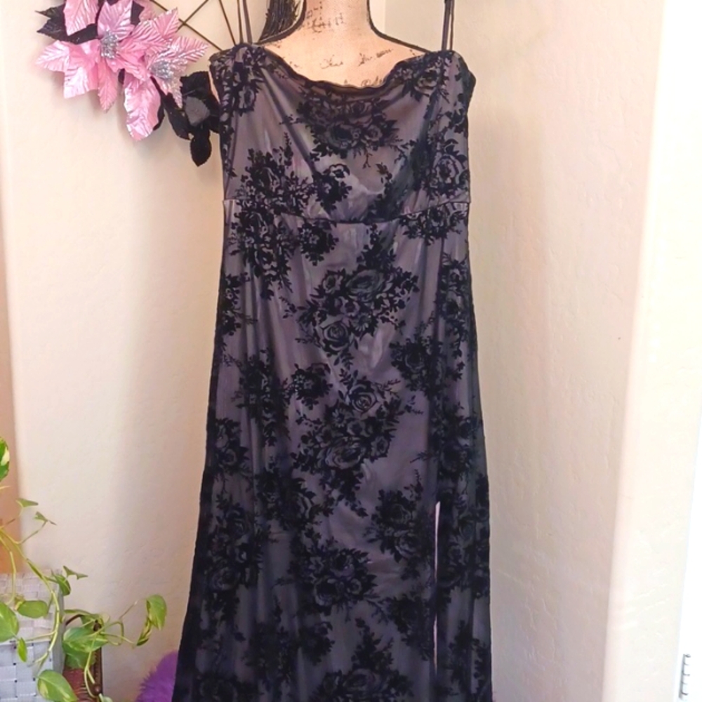 DOLLSKILL WIDOW BLACK LACE SLIP MAXI DRESS SLIT ON SIDE ZIP BACK THIN STRAPS